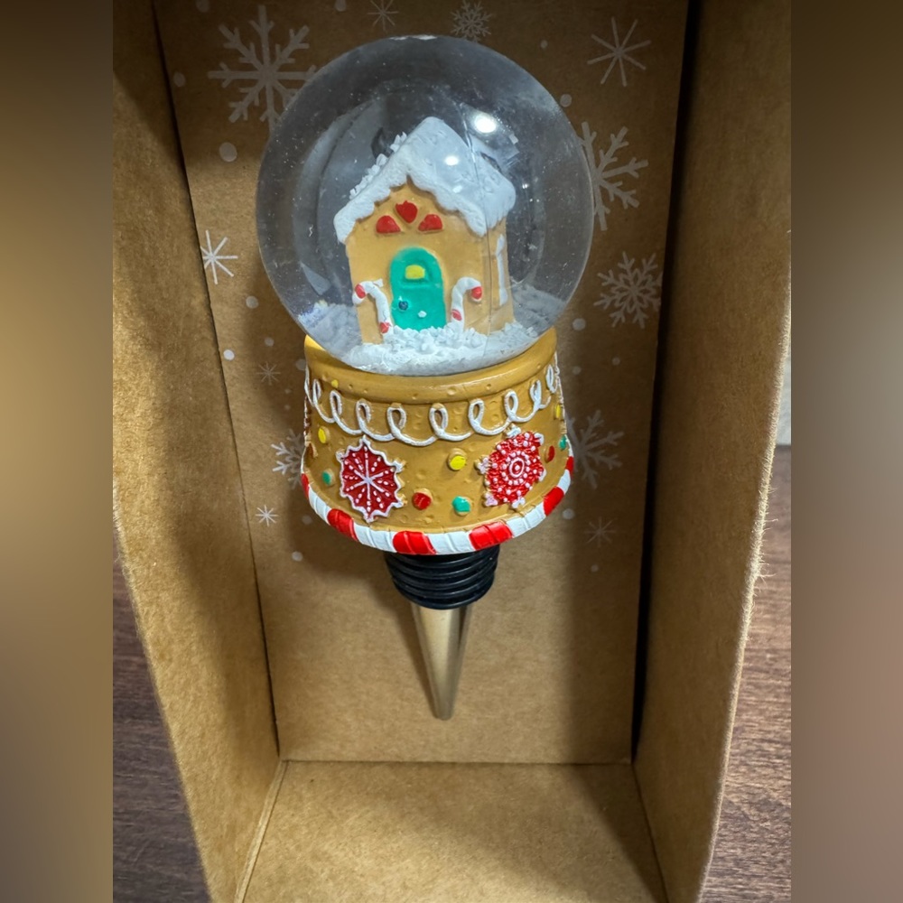 Super Cute 🥰 Gingerbread Houses Globe Wine Stopper - NEW